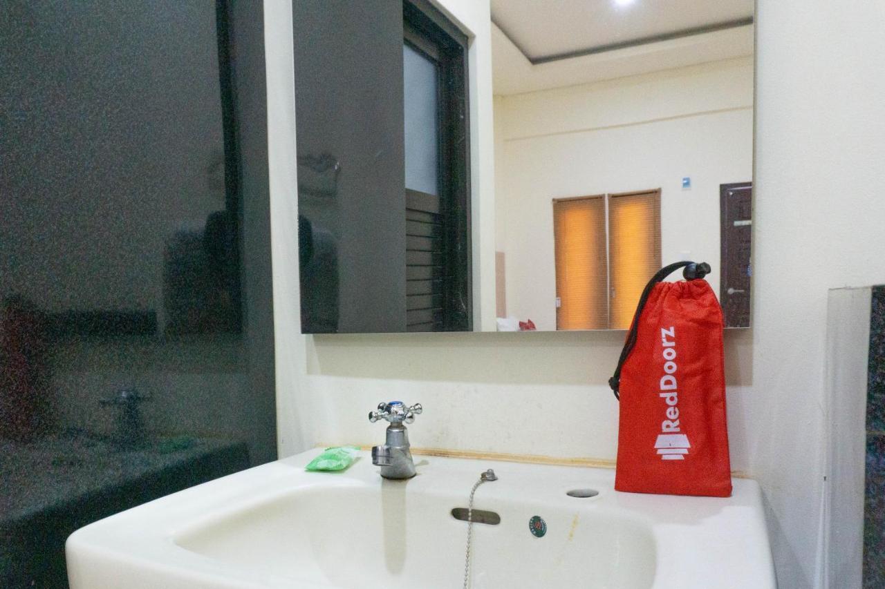 Reddoorz Syariah Near Sultan Muhammad Kaharuddin Airport Hotel Sumbawa Besar Kültér fotó