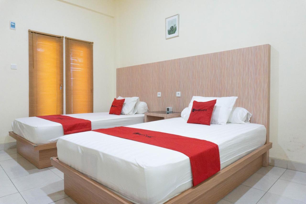 Reddoorz Syariah Near Sultan Muhammad Kaharuddin Airport Hotel Sumbawa Besar Kültér fotó